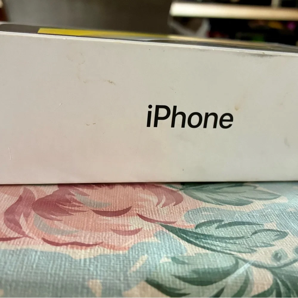 Apple 8 iPhone64GB with Black Finish